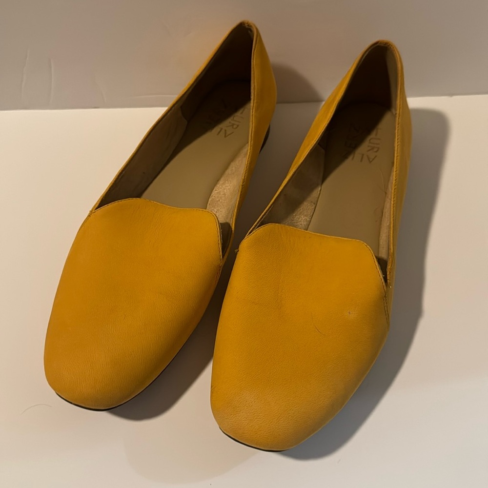 Women’s 9 Mustard yellow naturalizer loafer